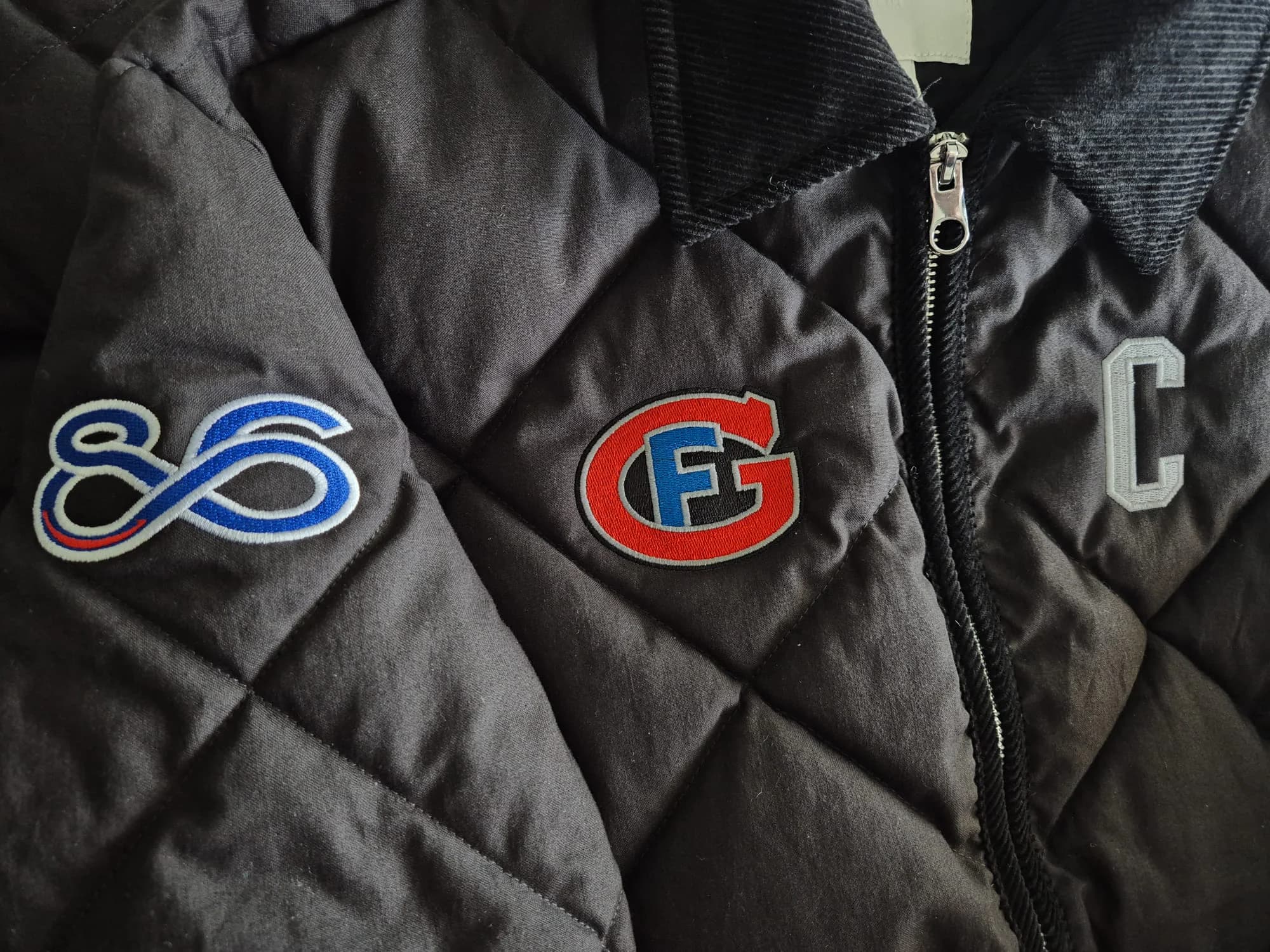 Veste brodée personnalisée Mager Mauron — broderie textile sur mesure