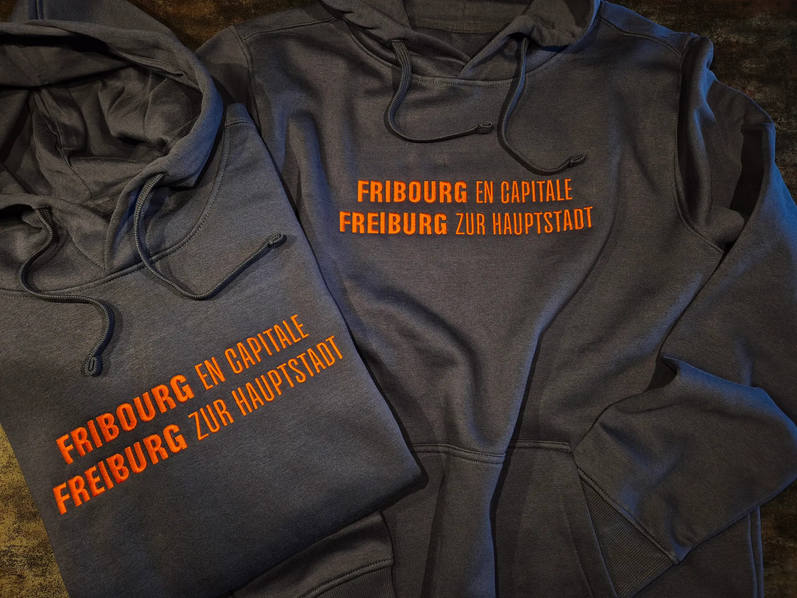 Sweat brodé personnalisé avec logo — personnalisation textile sur mesure en Suisse